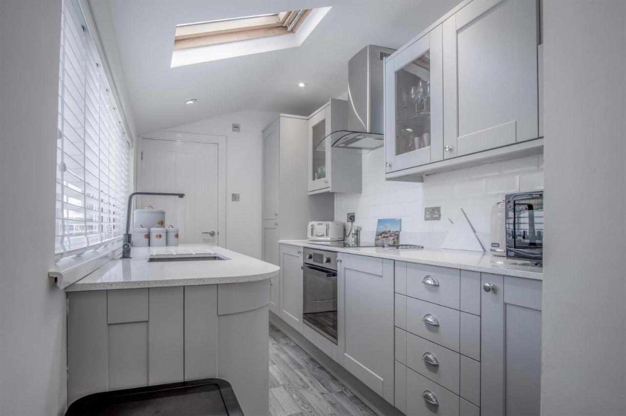 Hawtree Cottage - 2 Bedroom Cottage - Tenby Bagian luar foto