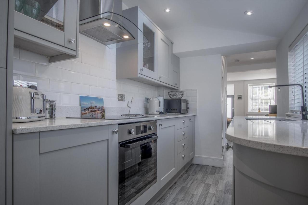 Hawtree Cottage - 2 Bedroom Cottage - Tenby Bagian luar foto
