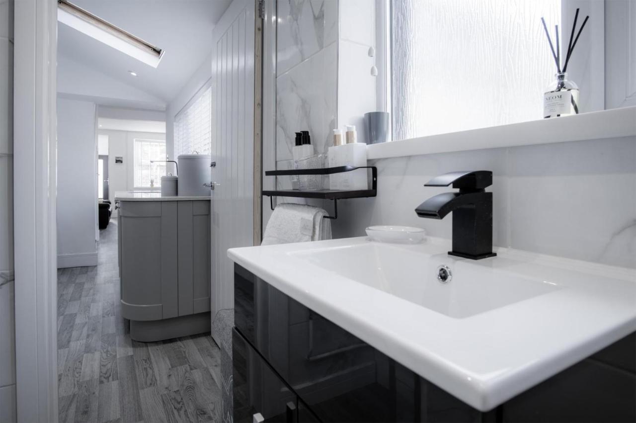 Hawtree Cottage - 2 Bedroom Cottage - Tenby Bagian luar foto