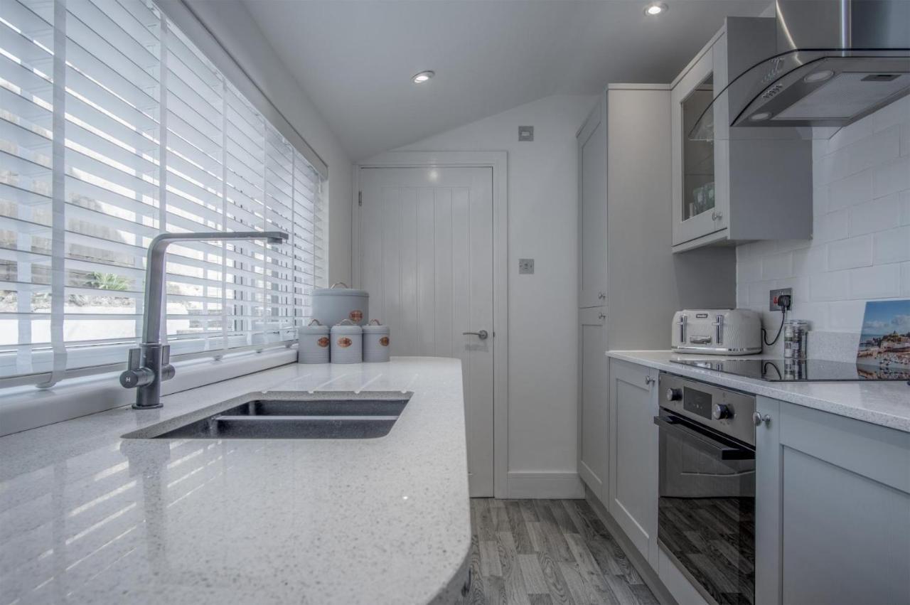 Hawtree Cottage - 2 Bedroom Cottage - Tenby Bagian luar foto